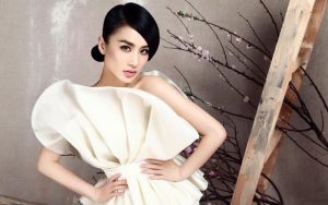 我正面对感情困境,实在不知道该如何抉择,谁能给我支支招? 1 我正面对感情困境,实在不知道该如何抉择,谁能给我支支招? 1