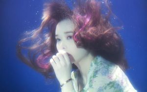 我因失业恐惧和网恋难题而失眠，该怎么解决？