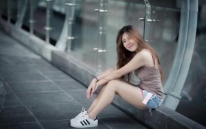 发现老婆与他人暧昧,我不知该如何妥善处理? 1 发现老婆与他人暧昧,我不知该如何妥善处理? 1