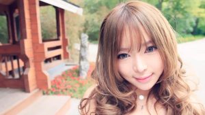 我纠结于是否离婚，陷入心理困境，该怎么解决呢？